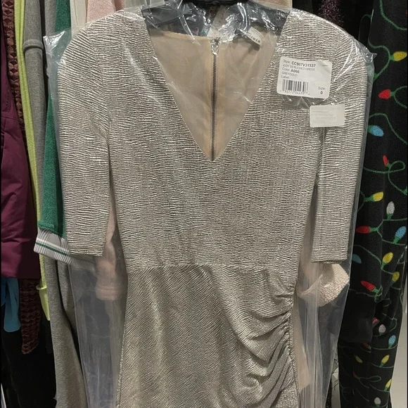 Alice and Olivia dress.🔥 - Picture 4 of 7